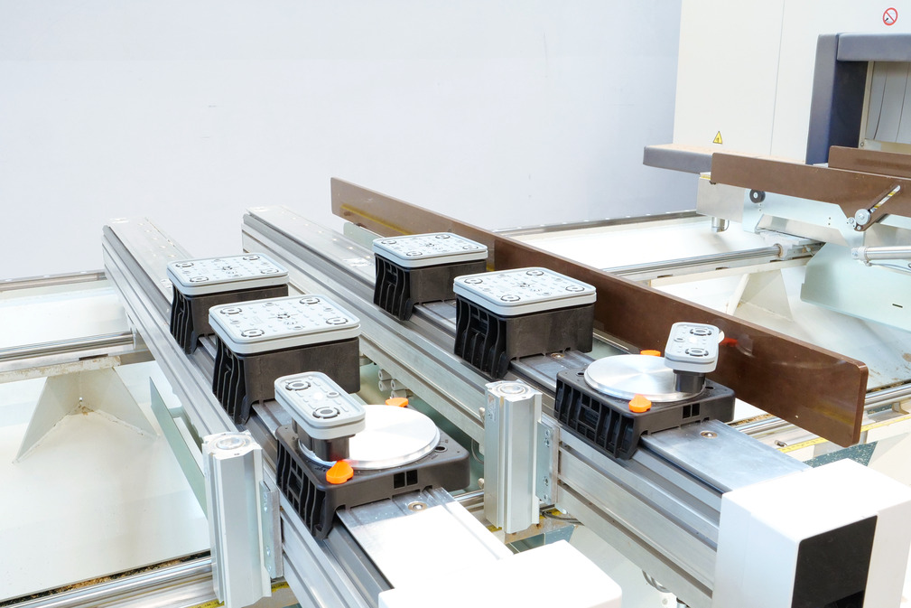 施迈茨的 VCBL-S6 真空吸块极大地改进了家具生产商 Müller Manufaktur 的工艺。